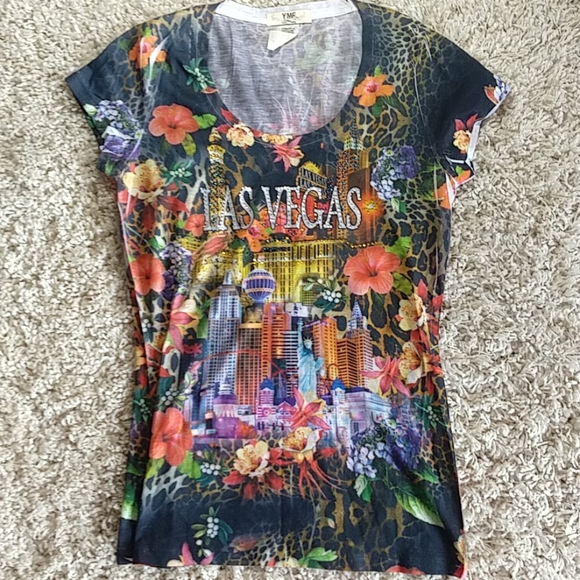 LAS VEGAS (XL) & CHICAGO (M) Women's Tops - Picture 2 of 7